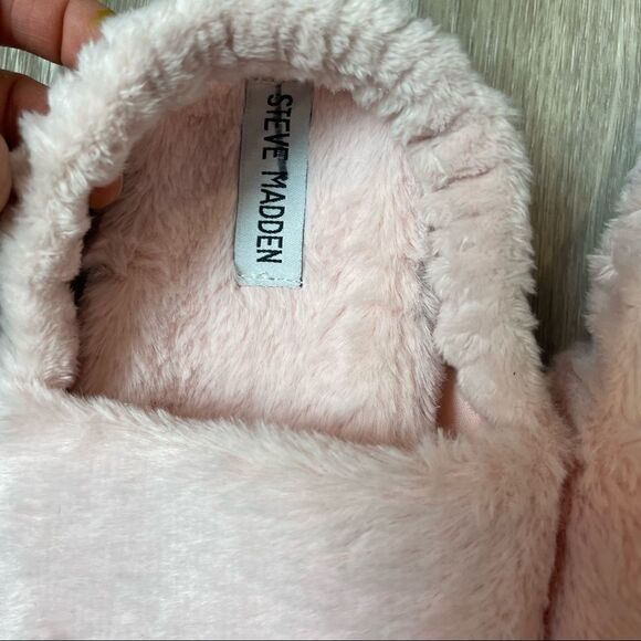 Steve Madden Fluffy Pink Faux Fur Slipper MISMATCHED SIZE 8/9 New - Picture 2 of 7